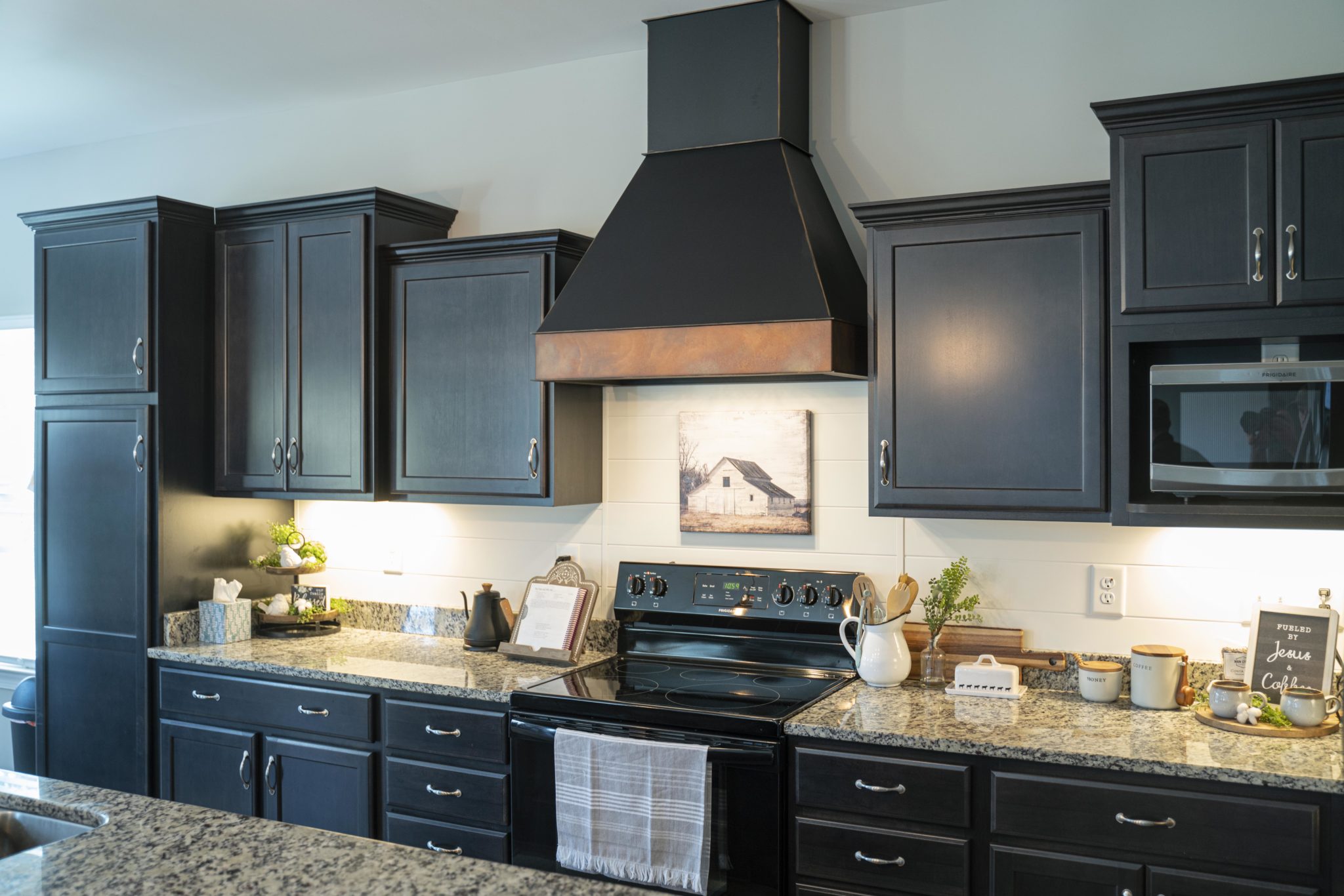 Range Hood Trends for your 2022 Kitchen Remodel Stoll Industries